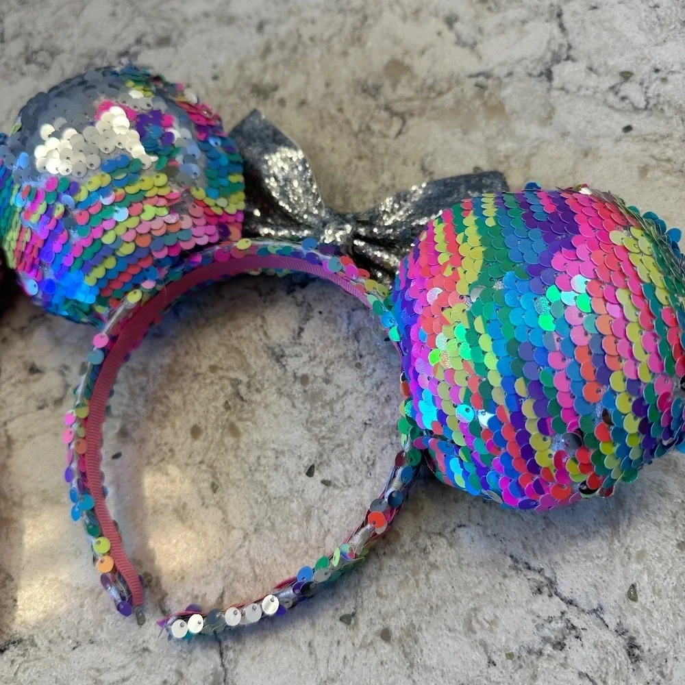Pair‎ of two small Disney ears